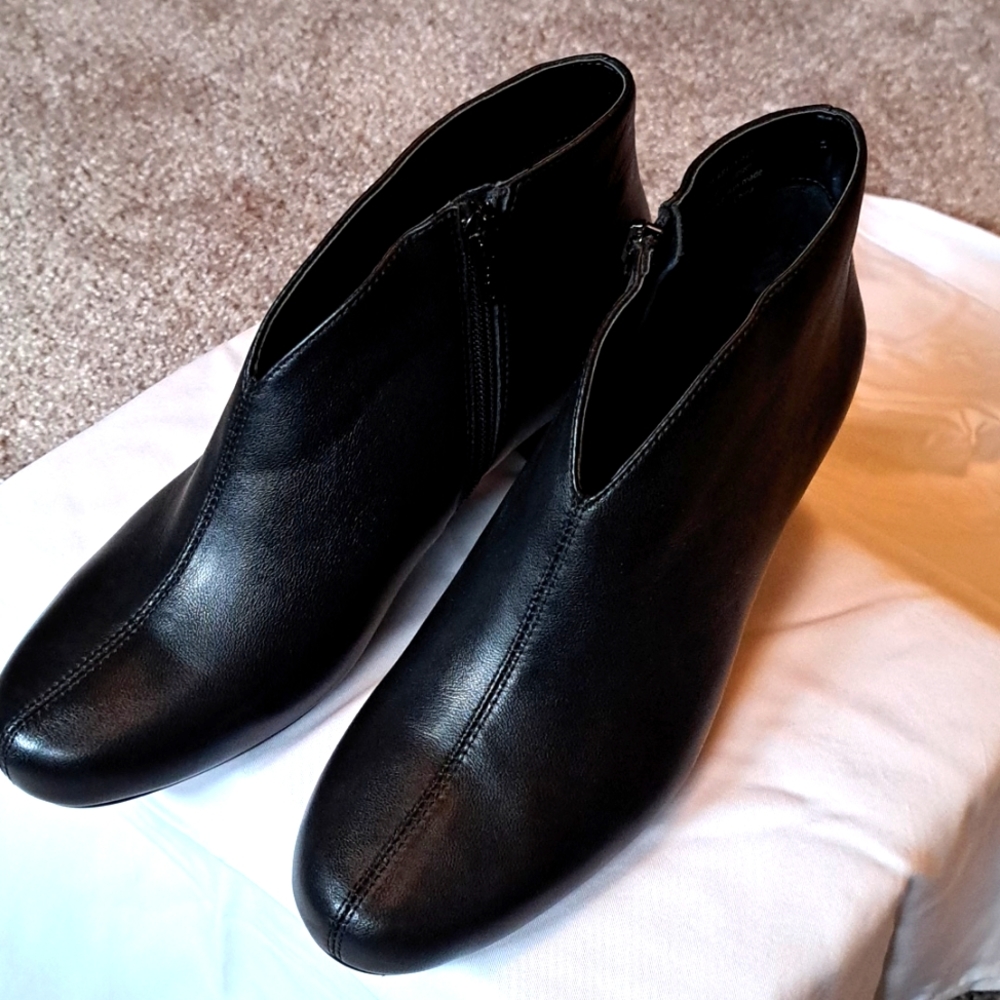 David Tate black leather booties, size 6